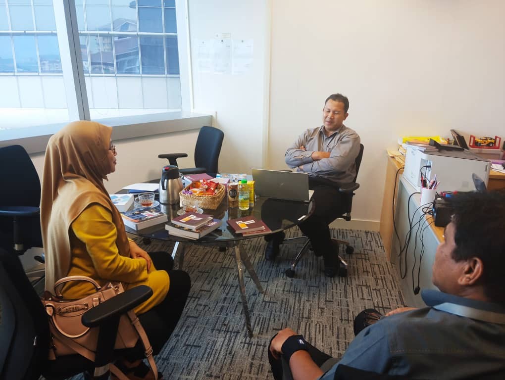 YAYASAN PRIHATIN ADAKAN PERBINCANGAN AWAL PENCETAKAN BUKU KOMPAS INTEGRITI